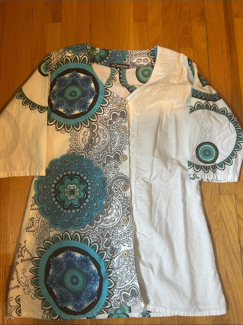 Leopards and Roses. White & Teal Mandala Print Tunic Size Medium